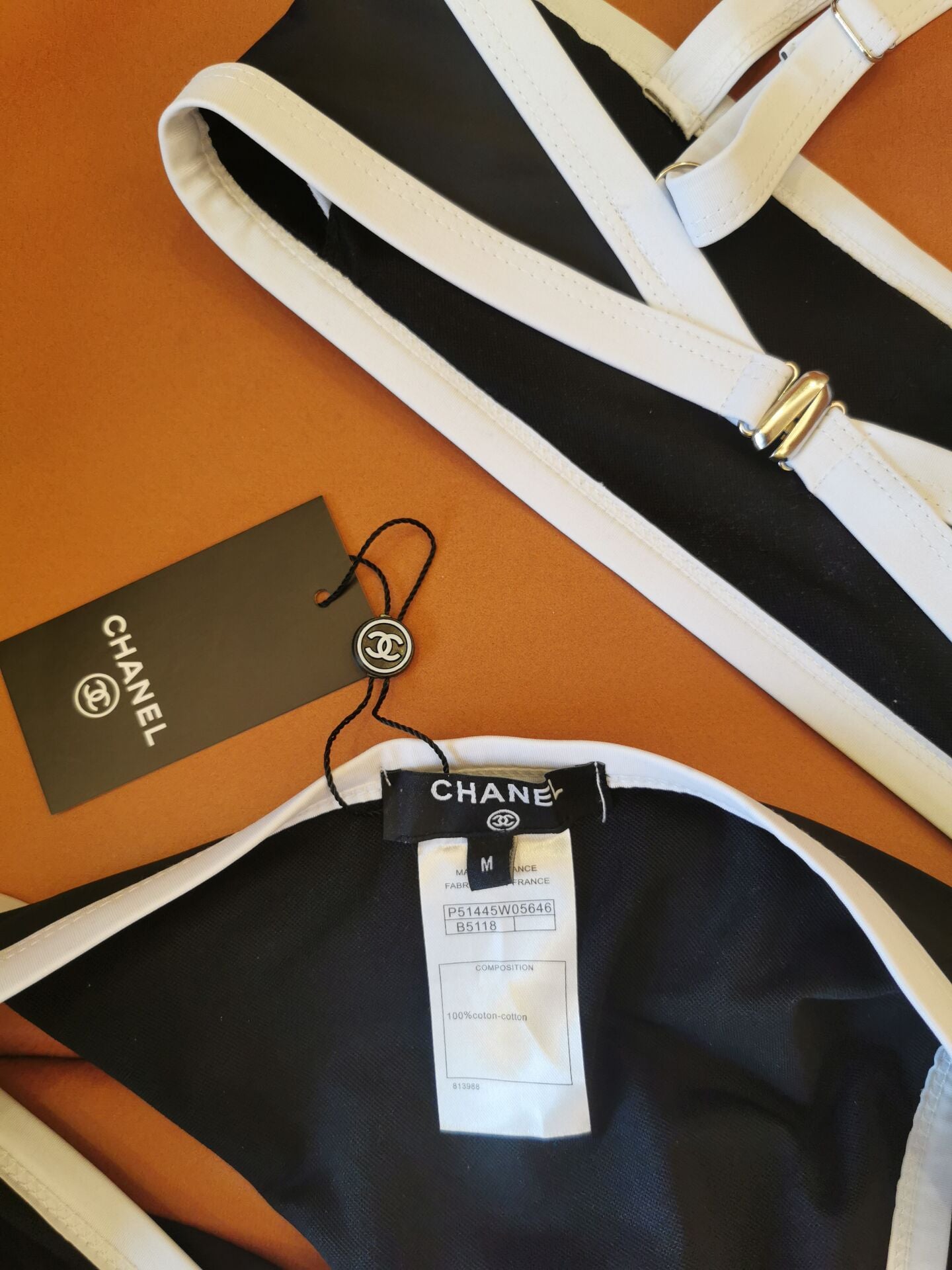 Conjunto de Biquíni Chanel Preto com Acabamento Branco
