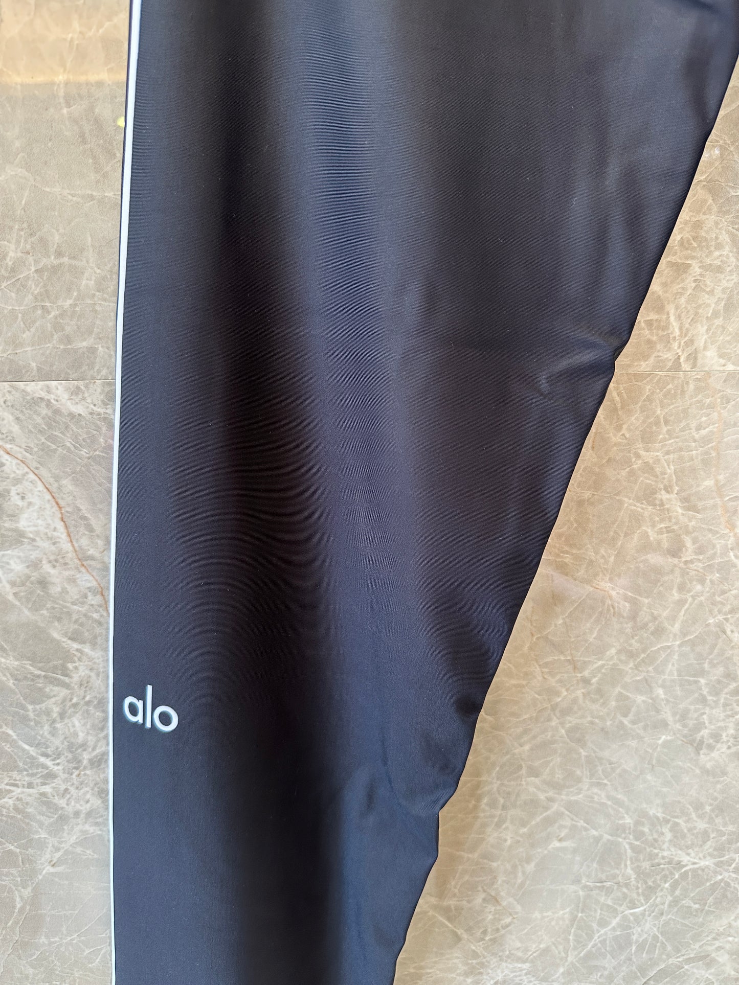 Alo yoga Black Sports Bra & High-Waist Legging Set with White Piping