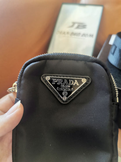 Bolsa de ombro Prada Nylon Re-Edition 2005 preta