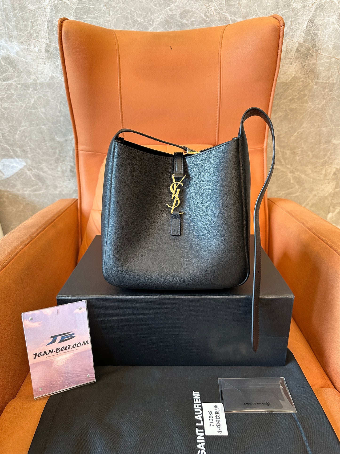 Mala Hobo Le 5 à 7 Supple Saint Laurent em Pele de Grão Preta