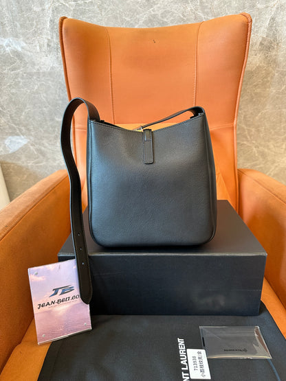 Mala Hobo Le 5 à 7 Supple Saint Laurent em Pele de Grão Preta