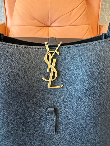 Mala Hobo Le 5 à 7 Supple Saint Laurent em Pele de Grão Preta