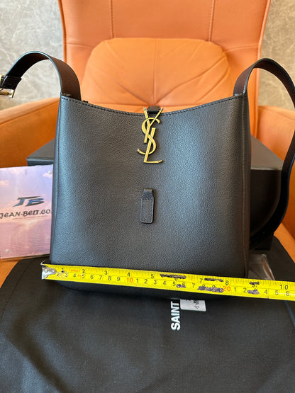Mala Hobo Le 5 à 7 Supple Saint Laurent em Pele de Grão Preta