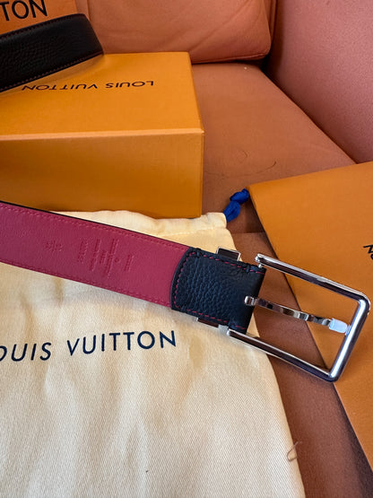 Cinto Reversível Louis Vuitton com Fivela Prateada