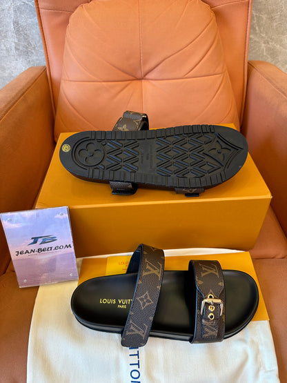 Sandálias de Couro Louis Vuitton – Tiras Duplas com Fivela