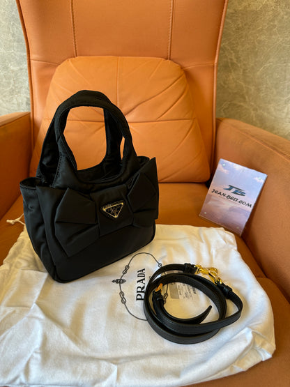 Mala Mini Prada em Nylon Preto com Laço