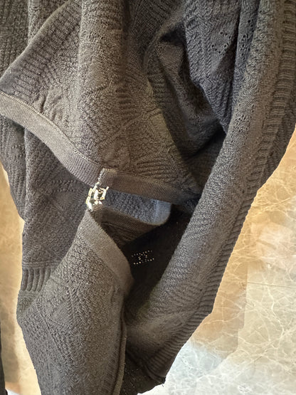 Cardigan Chanel em malha texturizada preta com botões logótipo CC