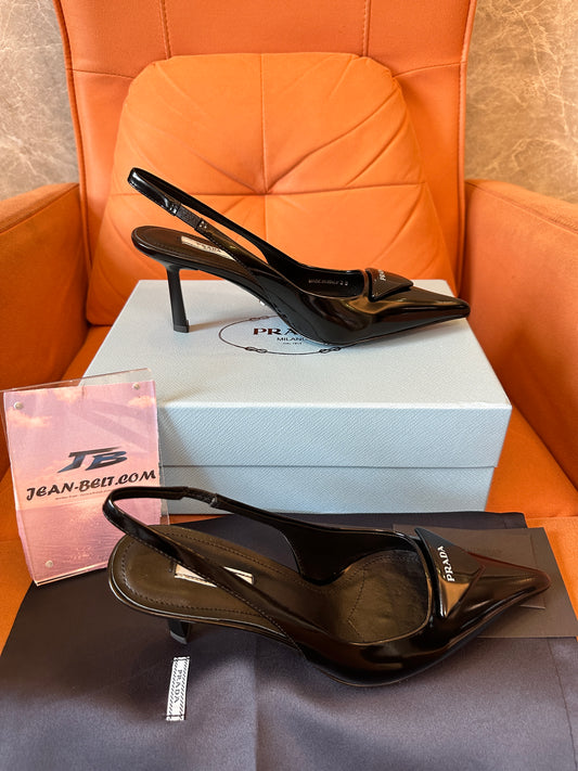 Slingbacks Prada em Pele Envernizada Preta