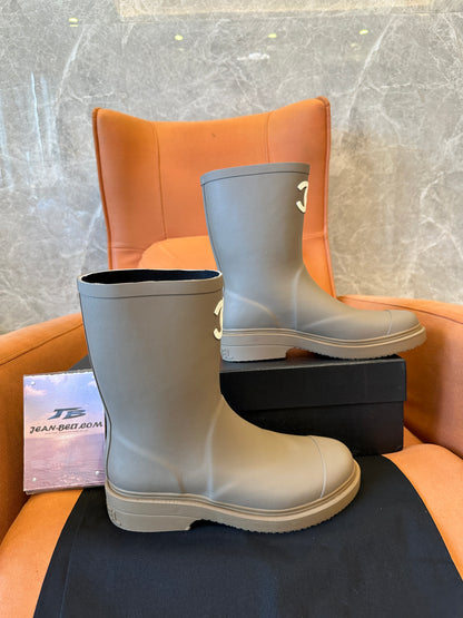 Chanel CC Logo Rubber Rain Boots – Taupe Grey