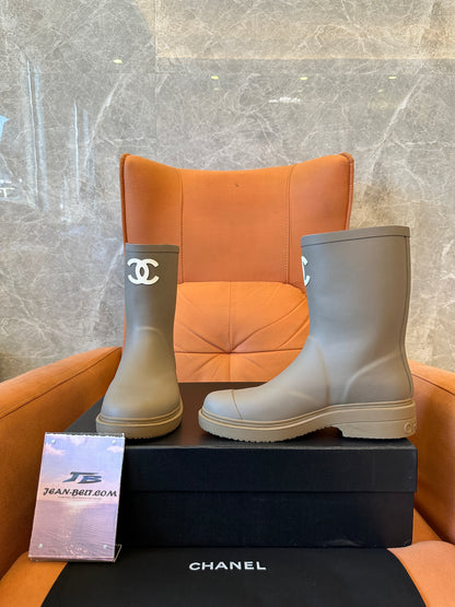 Chanel CC Logo Rubber Rain Boots – Taupe Grey