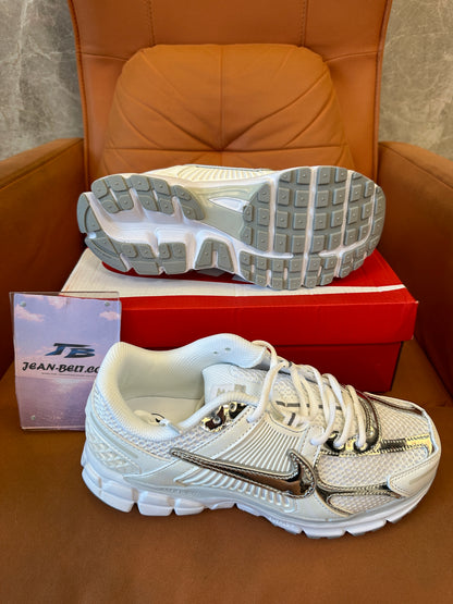 Nike Zoom Vomero 5 SP metallic silver sneakers