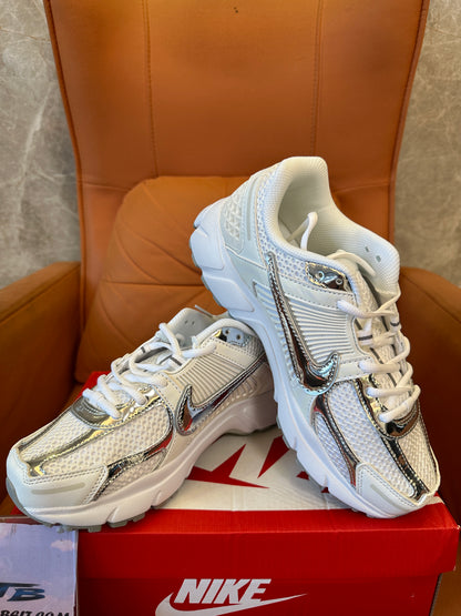 Nike Zoom Vomero 5 SP metallic silver sneakers
