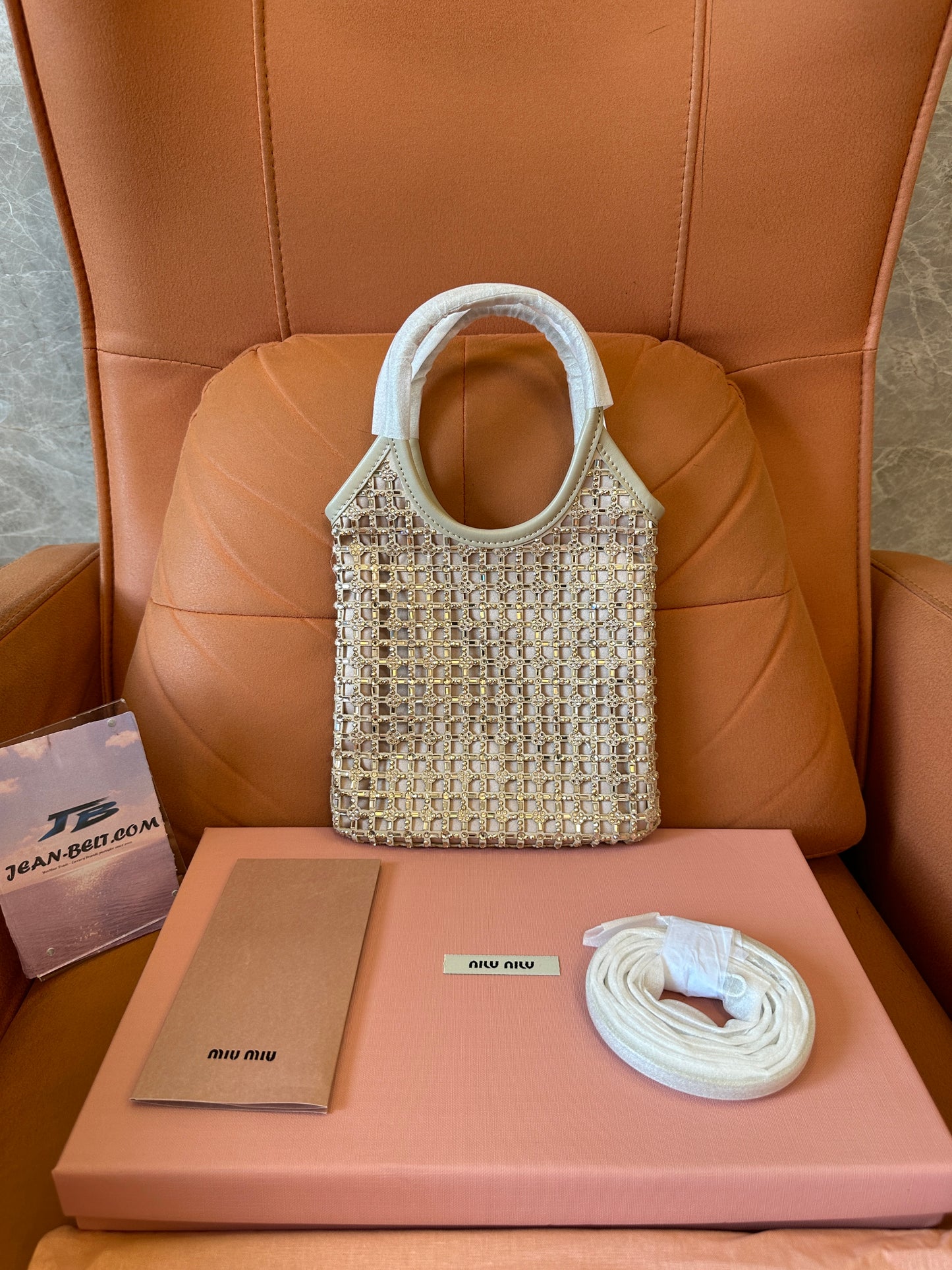 Mala tote Miu Miu de malha de cristal em marfim