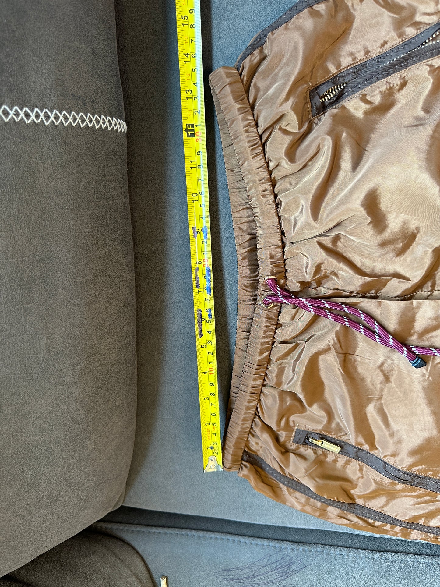 Calções Miu Miu castanhos de nylon com cordão