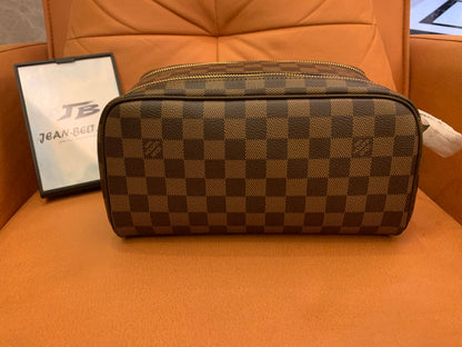 Bolsa de toalete Louis Vuitton kit dopp