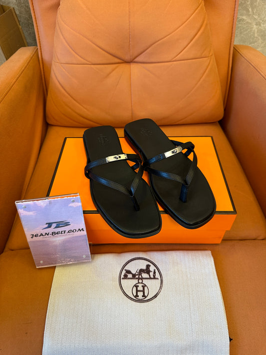 Hermès Black Leather Thong Sandals