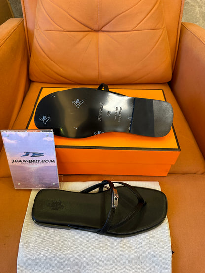Hermès Black Leather Thong Sandals