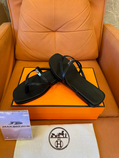 Hermès Black Leather Thong Sandals