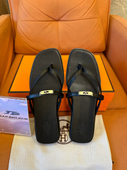 Hermès Black Leather Thong Sandals