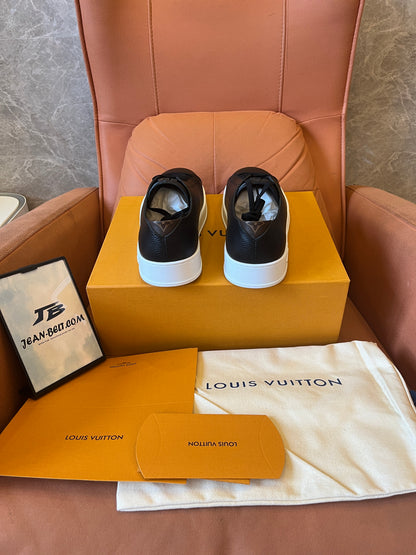 Sneakers en cuir grainé Louis Vuitton noires
