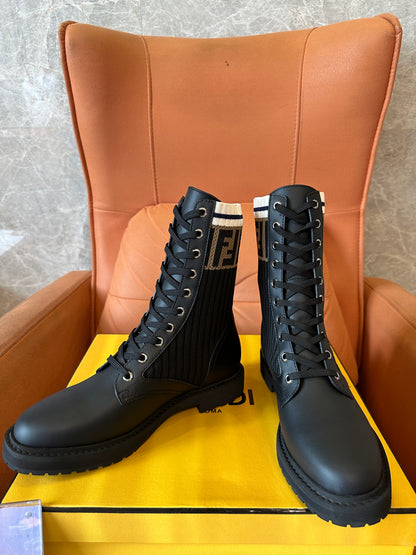 Botas Militares Fendi em Pele Preta e Malha com Logótipo