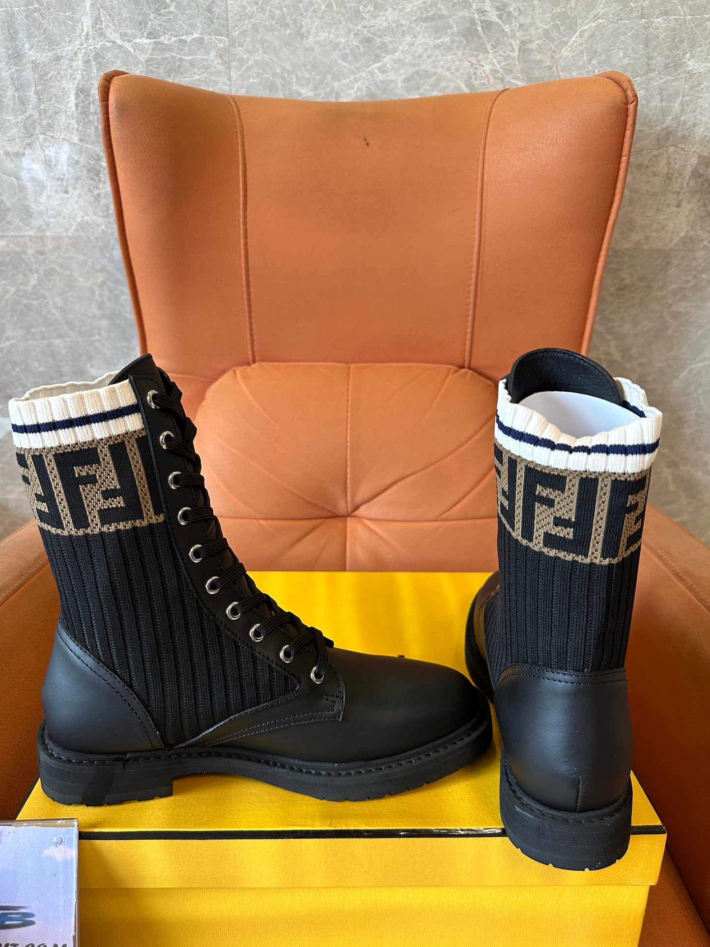 Botas Militares Fendi em Pele Preta e Malha com Logótipo