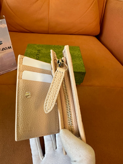 Carteira Pequena Gucci em Pele Bege GG Gravada