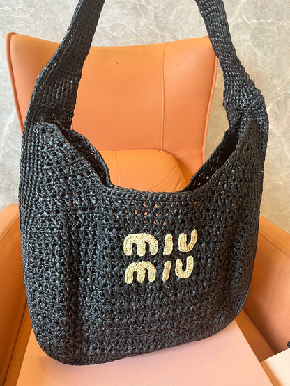 Bolso hobo de crochet negro para mujer de Miu Miu