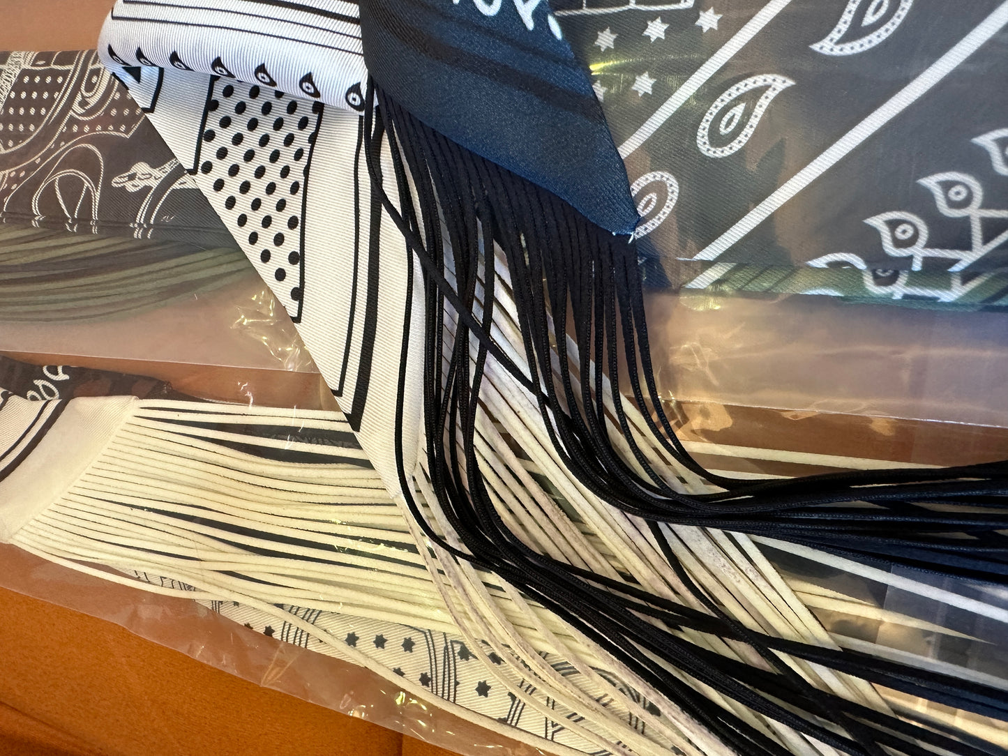 Hermès Silk Twilly Scarf – Chain Pattern Printed Ribbon Accessory