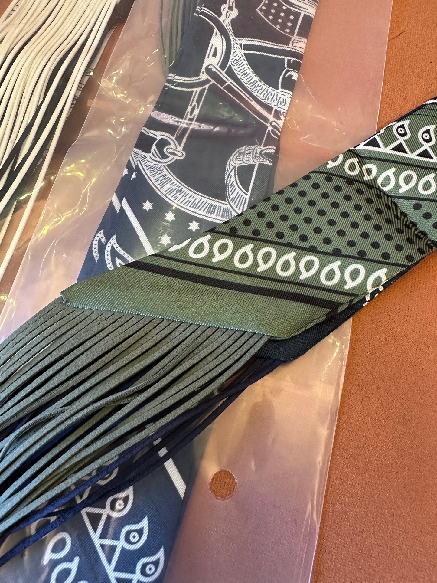 Hermès Silk Twilly Scarf – Chain Pattern Printed Ribbon Accessory