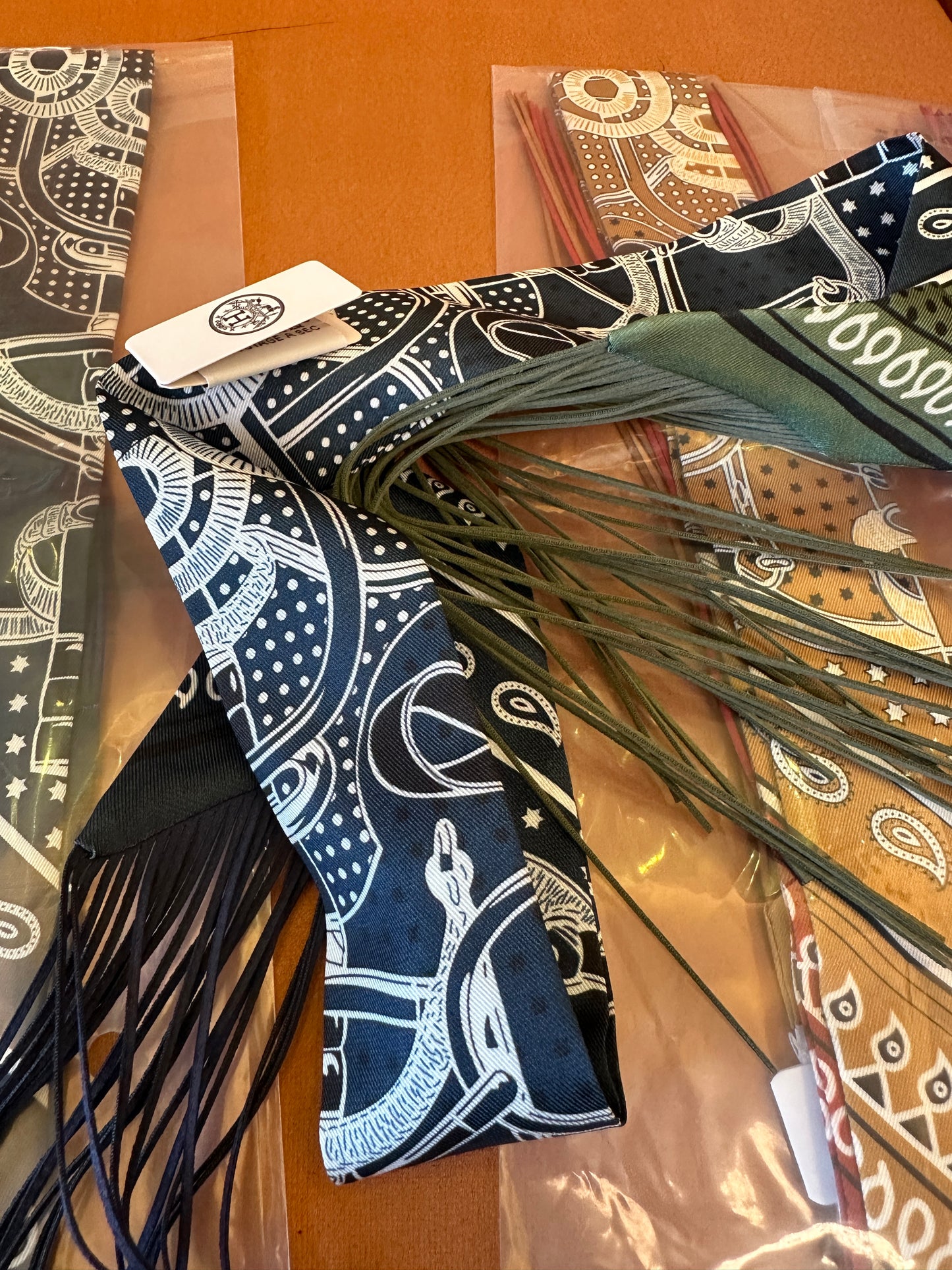 Hermès Silk Twilly Scarf – Chain Pattern Printed Ribbon Accessory