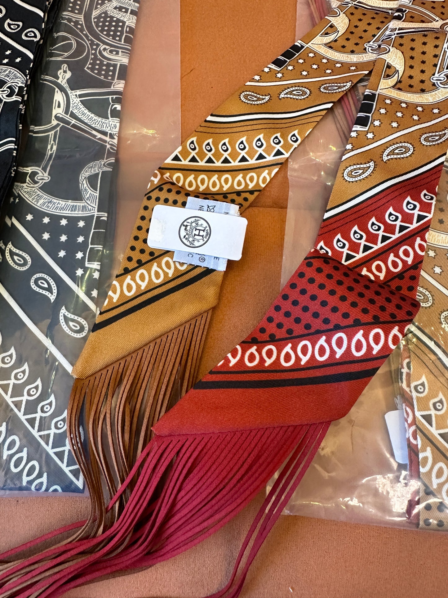Hermès Silk Twilly Scarf – Chain Pattern Printed Ribbon Accessory