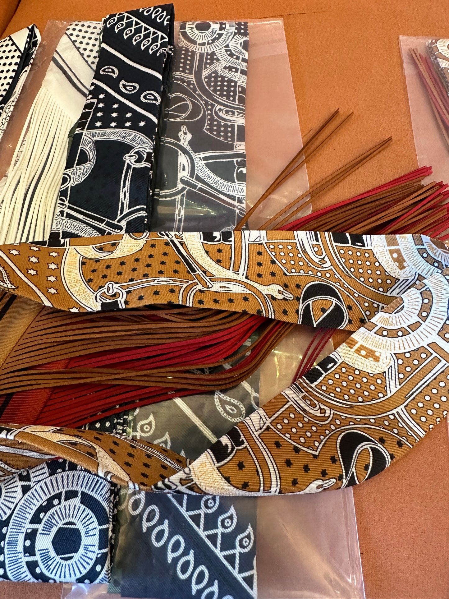 Hermès Silk Twilly Scarf – Chain Pattern Printed Ribbon Accessory