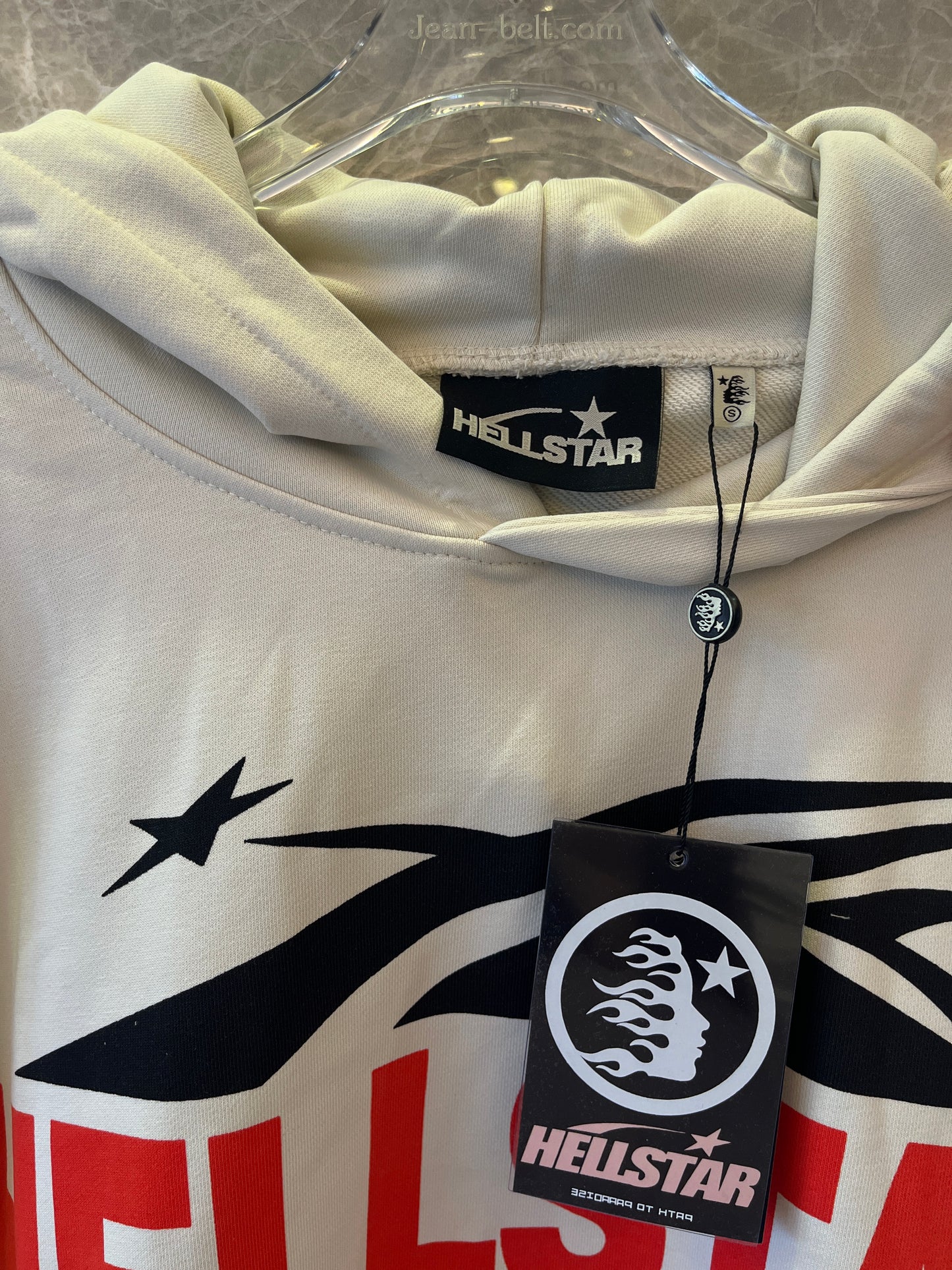 Hellstar, si no te gustamos, golpéanos con la sudadera con capucha