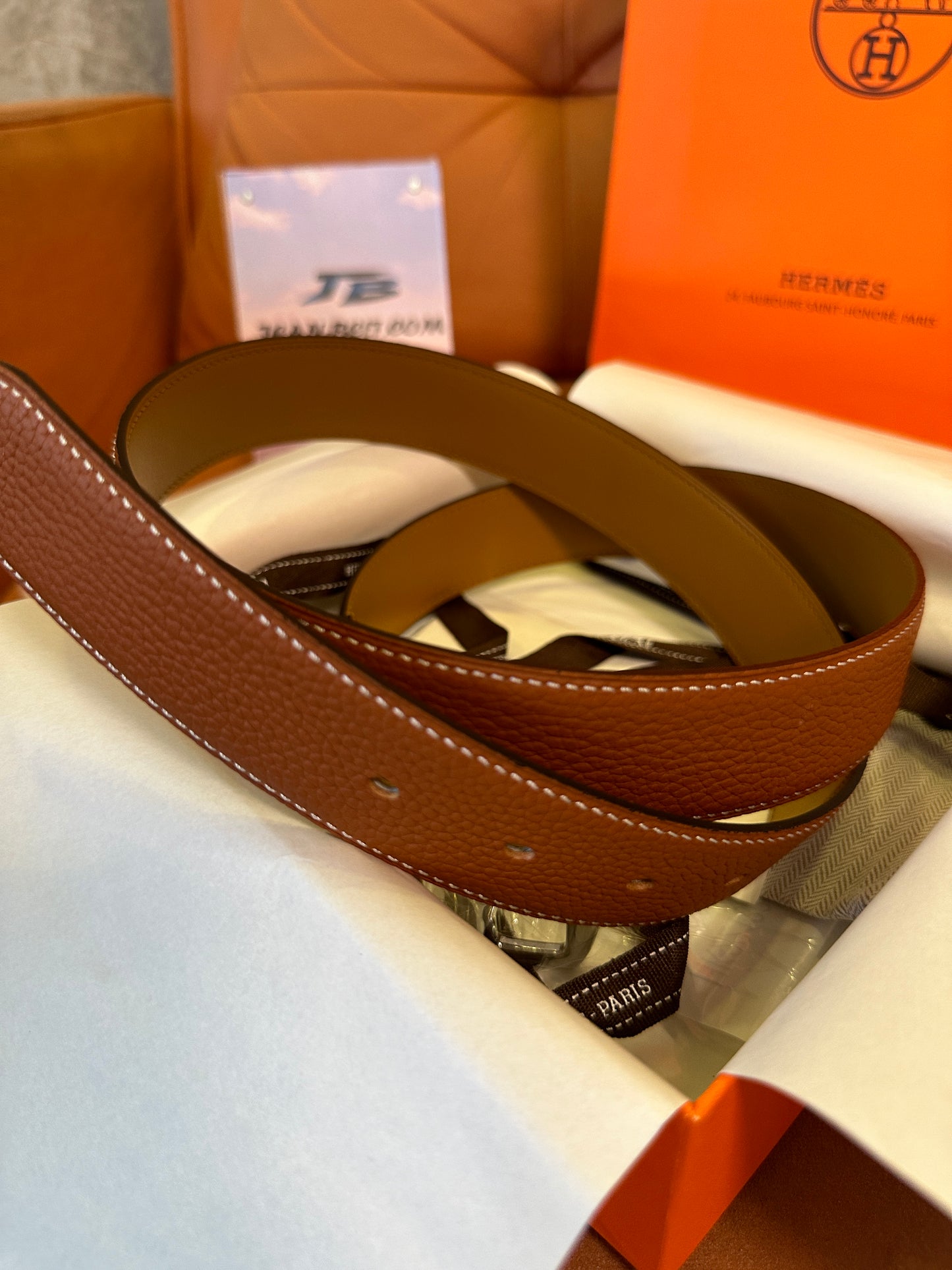 Hermes Leather Belt with Silver Buckle – Classic Reversible Design