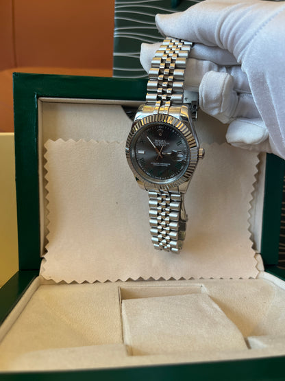 Rolex Datejust con bisel estriado y esfera verde, brazalete Jubilee
