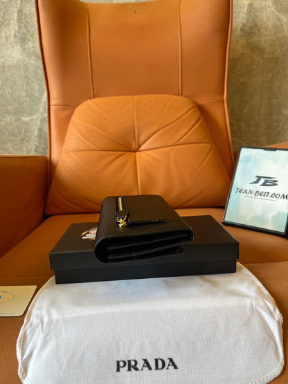 Portefeuille continental pliant en argent avec plaque logo Prada