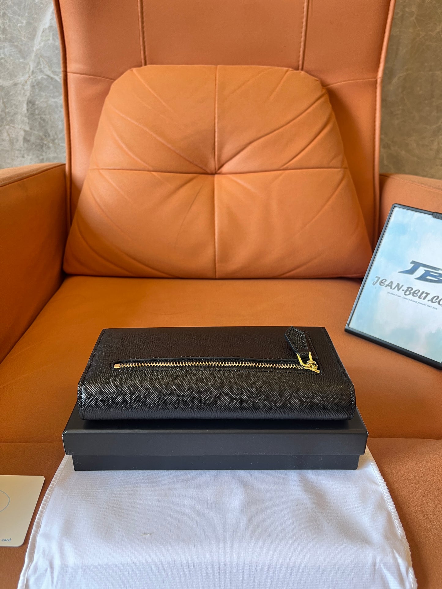 Portefeuille continental pliant en argent avec plaque logo Prada