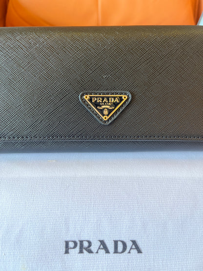 Portefeuille continental pliant en argent avec plaque logo Prada