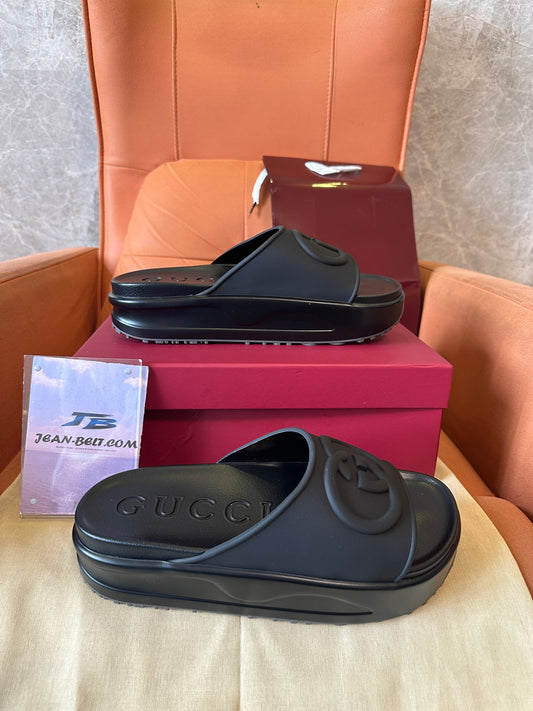 Chinelos de Plataforma em Borracha Gucci Pretos