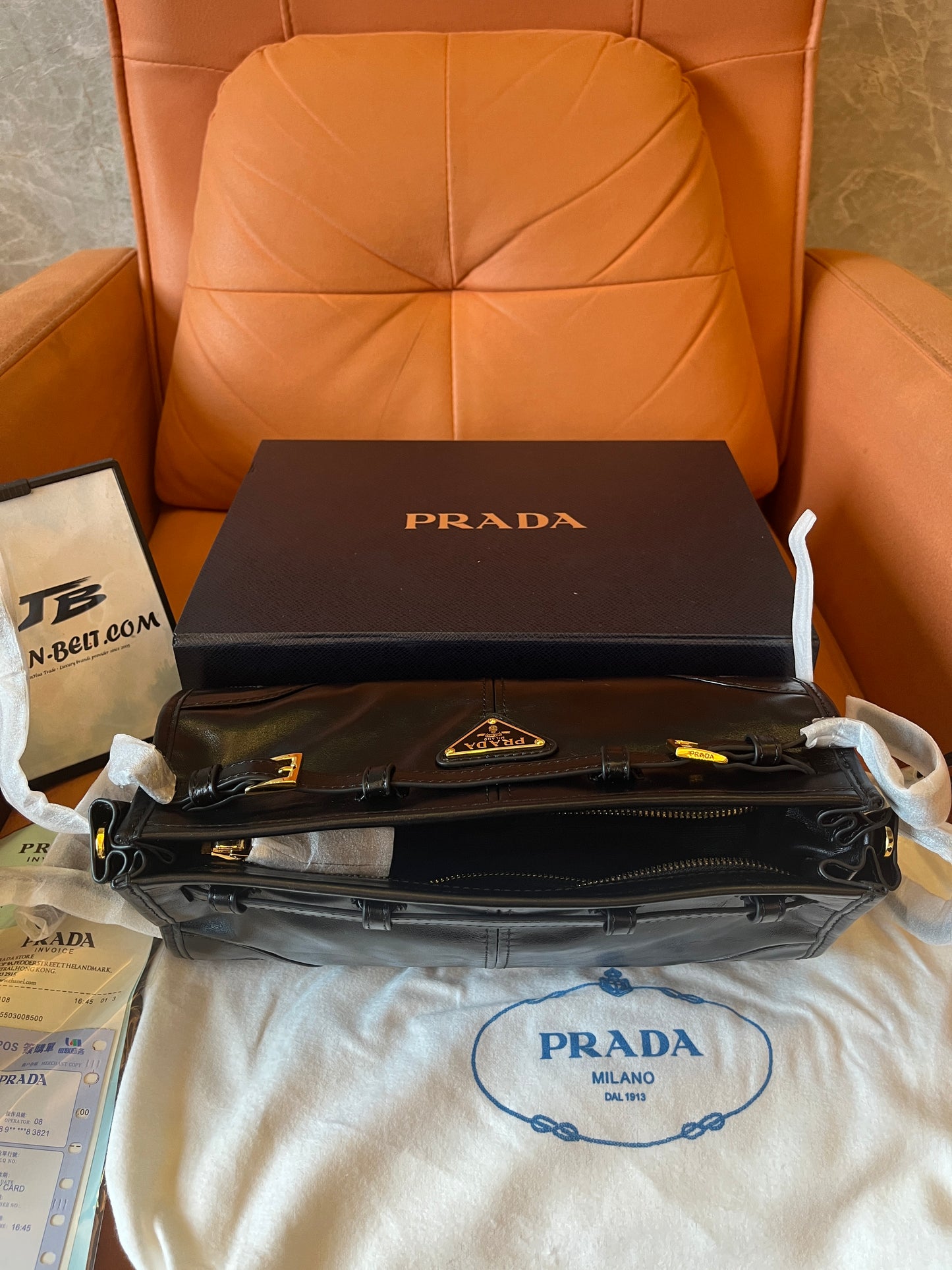 Bolsa pequena de couro macio luxuosa preta Prada para mulheres