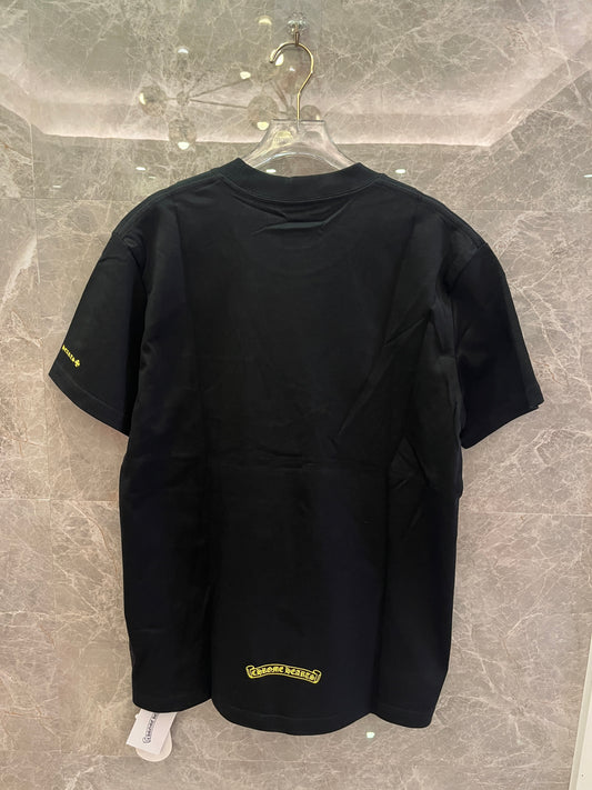 Camiseta con el logo de Chrome Hearts en el cuello