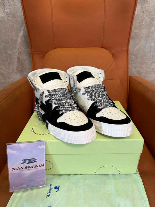 Sapatilhas Off-White Vulcanized de Cano Alto Branco/Preto