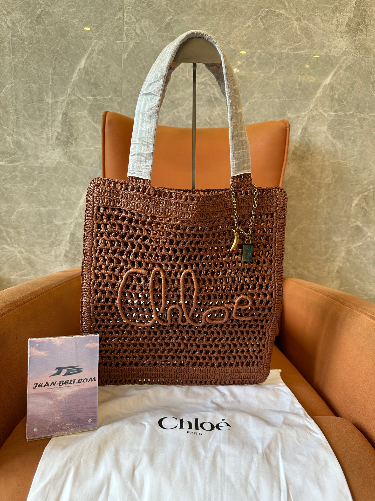 Mala de ombro grande Woody da Chloé em ráfia castanha entrelaçada