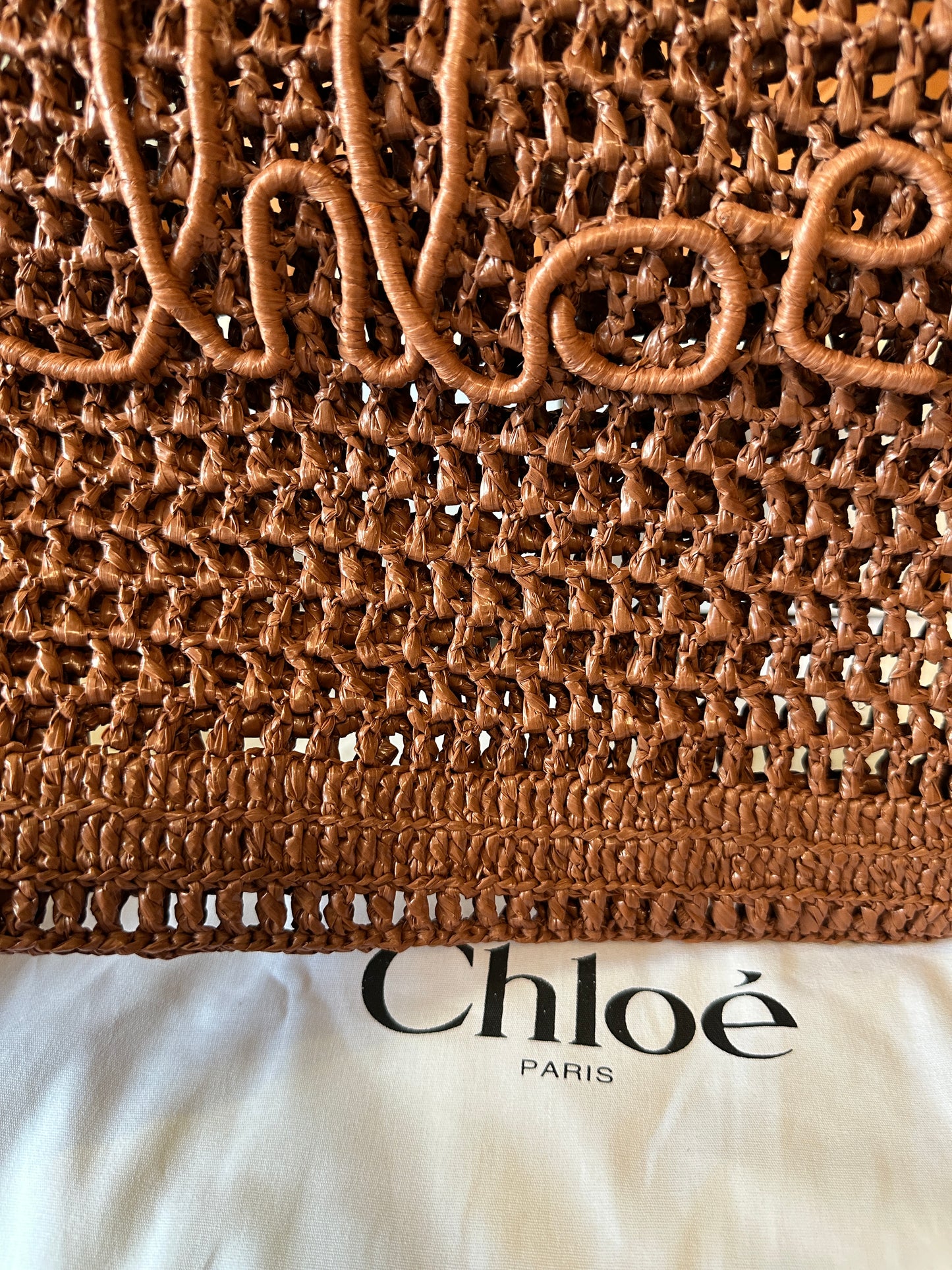 Mala de ombro grande Woody da Chloé em ráfia castanha entrelaçada