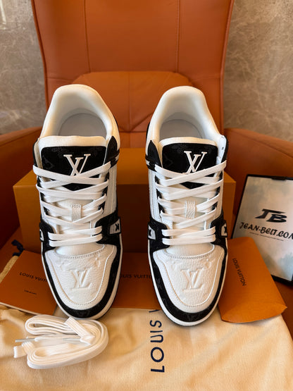 Louis Vuitton trainer sneakers in white and black monogram canvas