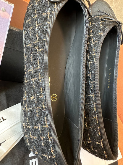 Chanel Tweed Ballerina Flats with CC Logo – Black