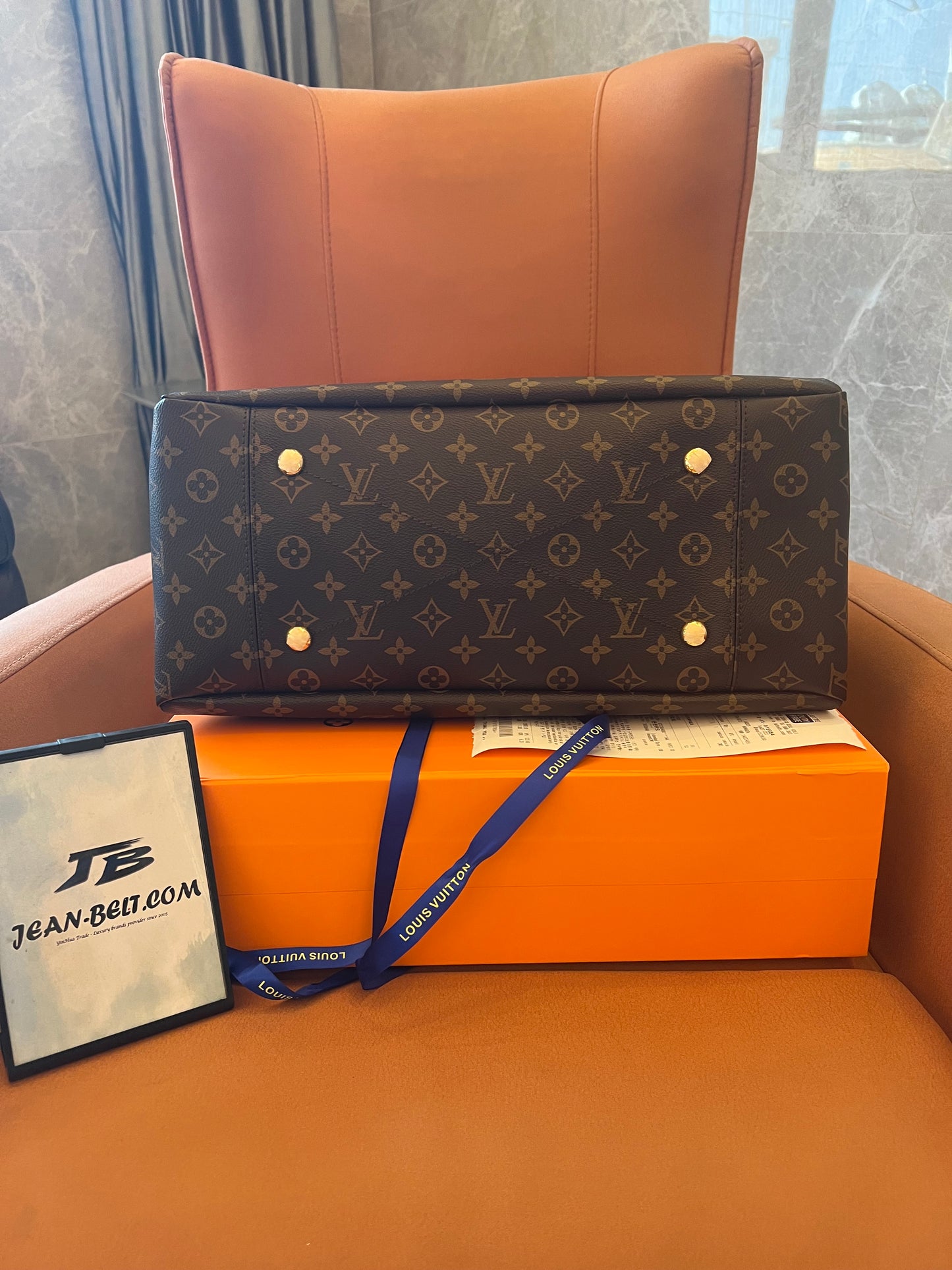 Lienzo con monograma de Louis Vuitton Artsy mm
