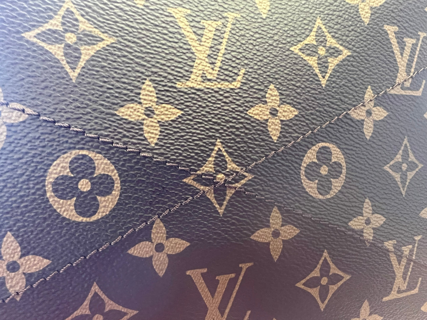 Lienzo con monograma de Louis Vuitton Artsy mm