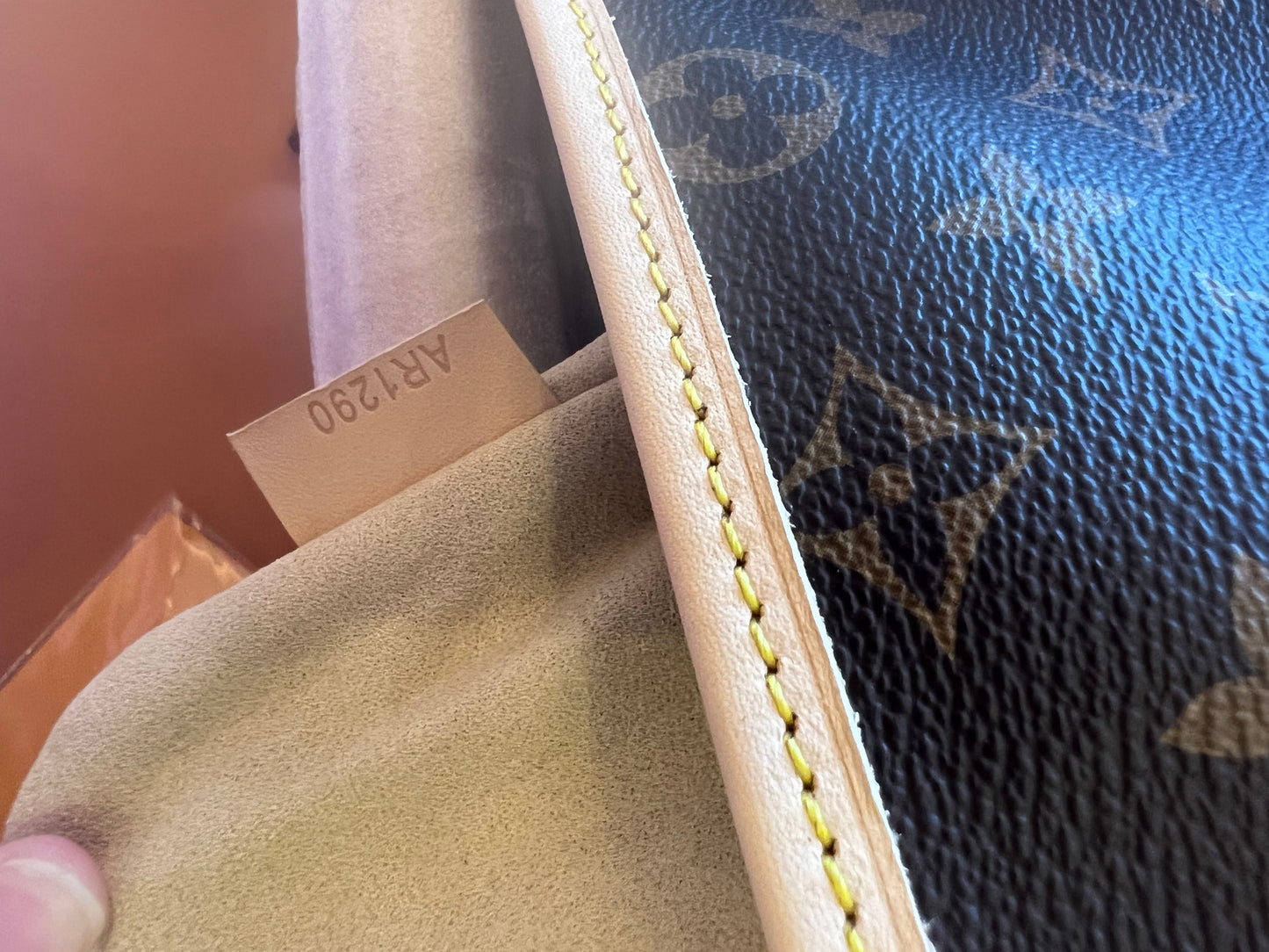 Lienzo con monograma de Louis Vuitton Artsy mm